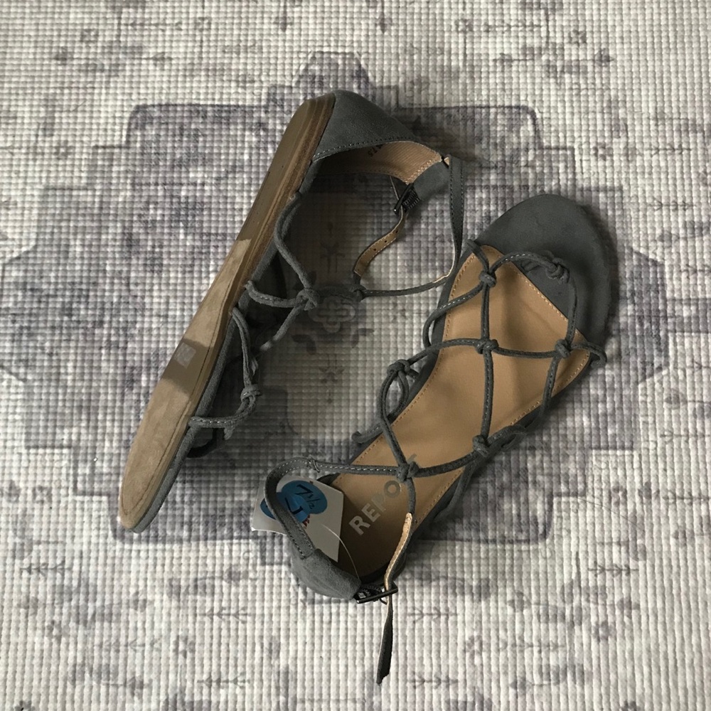 Report Gray Suede Knotted Sandals - Picture 7 of 8